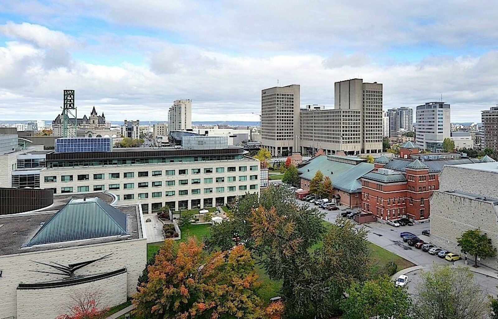 Ottawa Embassy Hotel & Suites Exterior foto